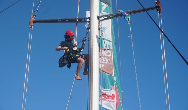 Hugo-PICARD-up-on-the-mast Hugo-PICARD-up-on-the-mast
